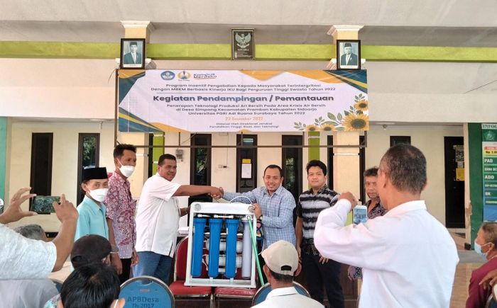 Unipa Surabaya Dampingi Warga Desa di Sidoarjo Manfaatkan Teknologi Penjernih Air