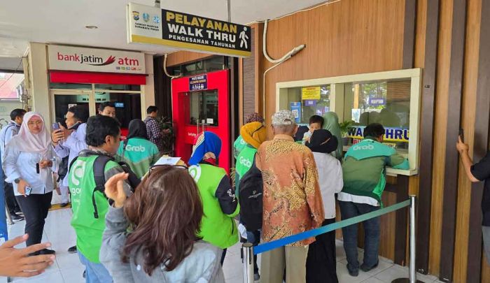 Program Pemutihan Pajak Jatim Ringankan Beban Driver Ojol dan Warga Kurang Mampu Program Pemutihan Pajak Jatim Ringankan Beban Driver Ojol dan Warga Kurang Mampu