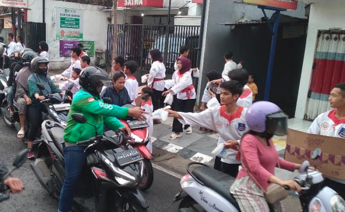 Perguruan Silat Merpati Putih Cabang Kota Kediri Berbagi 1000 Takjil Gratis ke Warga