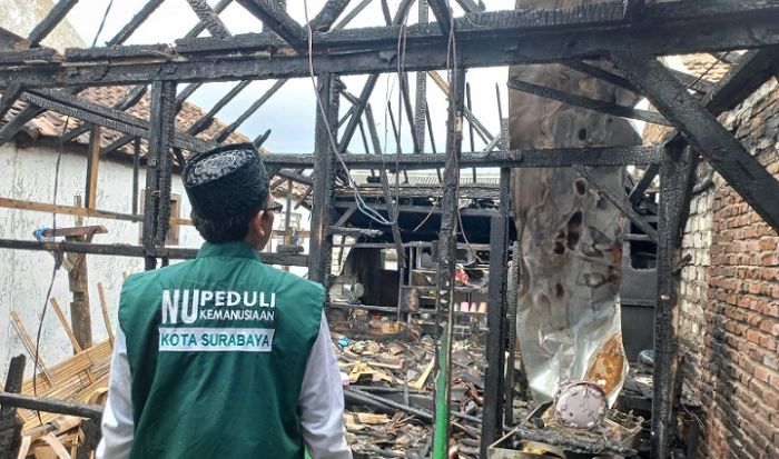 LAZISNU Surabaya Salurkan Bantuan untuk Korban Kebakaran Rumah di Kenjeran