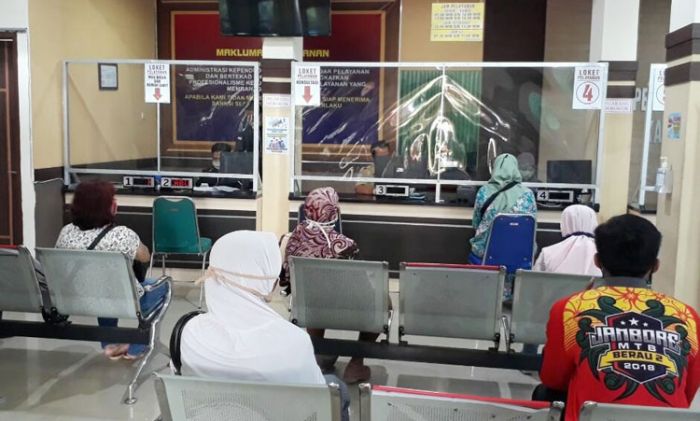 Begini Pelayanan di Dispendukcapil Ponorogo Saat Uji Coba Pelaksanaan New Normal Begini Pelayanan di Dispendukcapil Ponorogo Saat Uji Coba Pelaksanaan New Normal