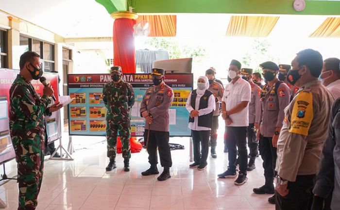 Panglima TNI Bersama Kapolri Tinjau Posko PPKM Darurat Desa Sawotratap Sidoarjo