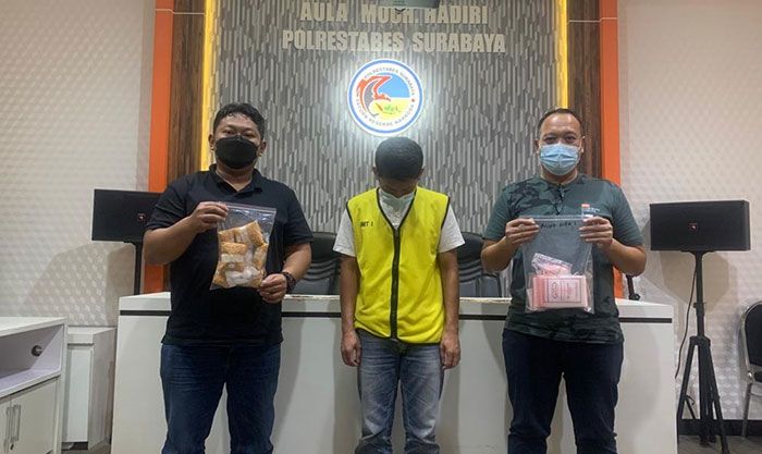 Diduga Sebagai Kurir, Satresnarkoba Polrestabes Surabaya Tangkap Warga Sukolilo