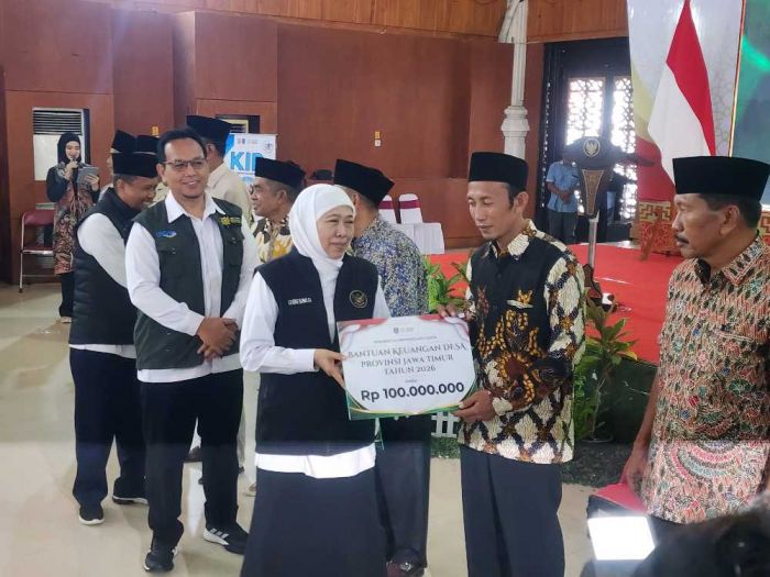 Sapa Bansos Ramadhan di Pamekasan, Gubernur Khofifah Salurkan Bansos Rp13,66 M