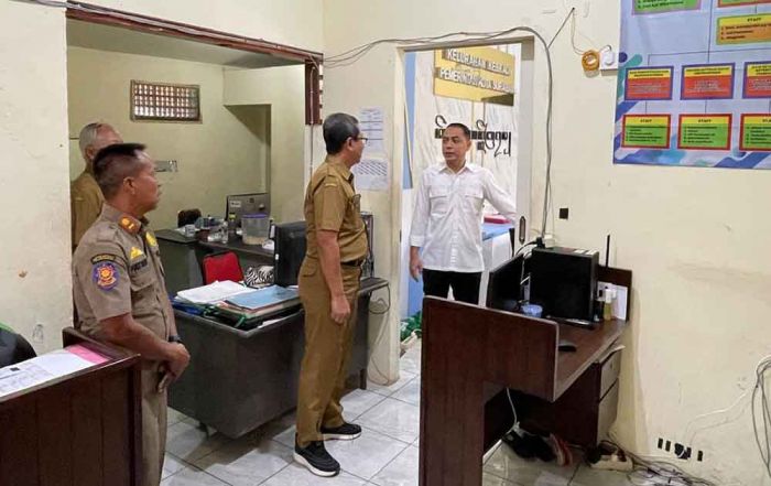 Oknum Pegawai Kelurahan Kebraon Terbukti Lakukan Pungli, Wali Kota Eri Beri Peringatan Keras Oknum Pegawai Kelurahan Kebraon Terbukti Lakukan Pungli, Wali Kota Eri Beri Peringatan Keras