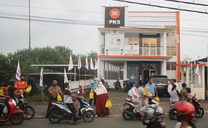Kantor DPD PKS Mojokerto Buka Posko Takjil Gratis Selama Ramadan