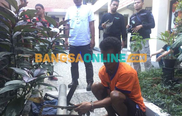 Polisi Tangkap Pencuri Tiang PJU di Taman PUPR Keputih Surabaya