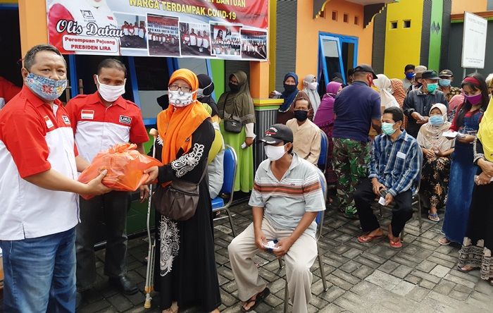 Lira Sidoarjo Bagikan 250 Paket Sembako ke Warga Terdampak Covid-19