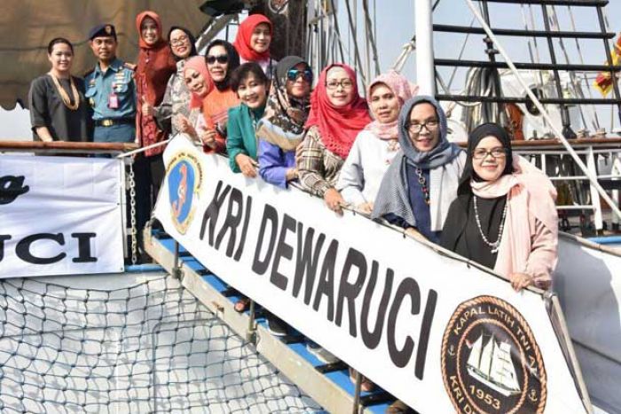 IKKT Kunjungi Kapal Perang Kebanggaan Koarmatim IKKT Kunjungi Kapal Perang Kebanggaan Koarmatim