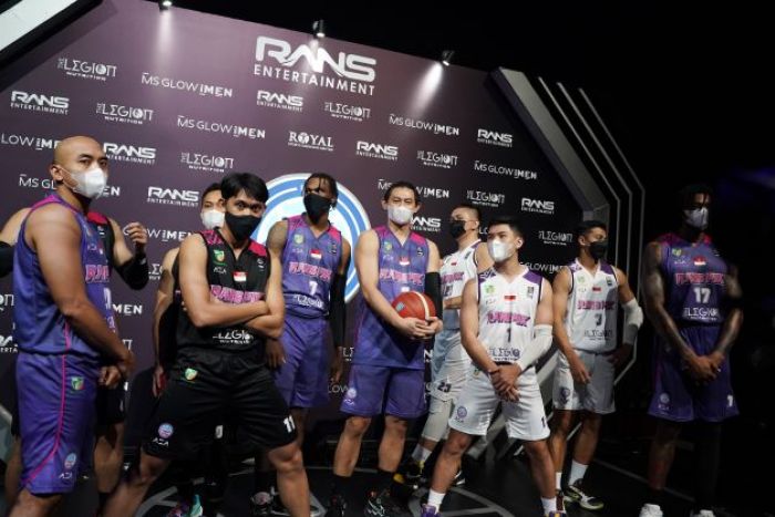 Gandeng AZA Activewear, RANS PIK Basketball Luncurkan Jersey Musim 2022