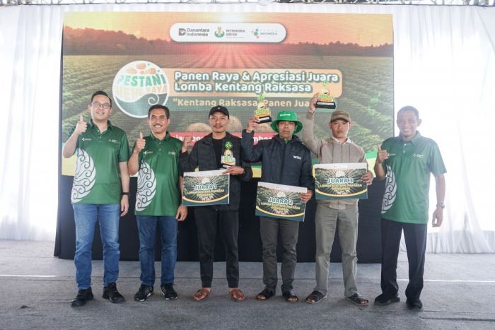 Dukung Swasembada Pangan, Petrokimia Gresik Gelar Lomba Kentang Raksasa di Dieng Raya Dukung Swasembada Pangan, Petrokimia Gresik Gelar Lomba Kentang Raksasa di Dieng Raya