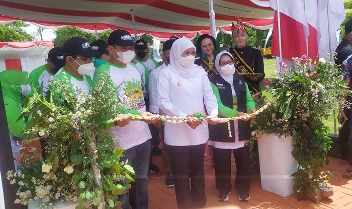 Gubernur Khofifah Resmikan Revitalisasi Alun-Alun dan Gedung Bank Jombang