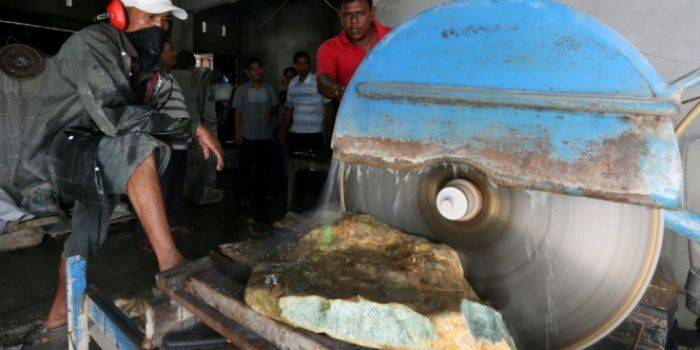 Jadi Rebutan, Batu Giok Seberat 20 Ton Ditemukan di Aceh