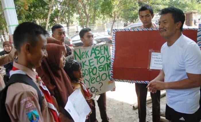 Pohon Asem Ditebangi Untuk Pelebaran Jalan, Pelajar di Jombang Surati Bupati