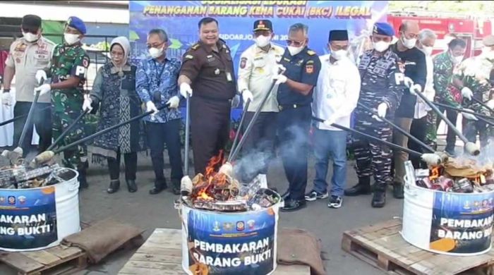 Bea Cukai Jatim Musnahkan 13,2 Juta Batang Rokok Ilegal