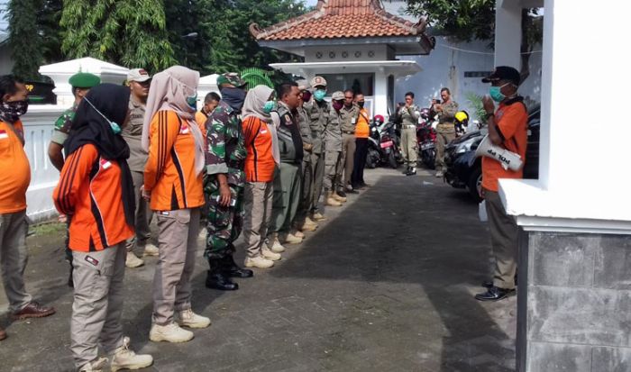 Satpol PP Kota Kediri Bagikan Hand Soap Gratis