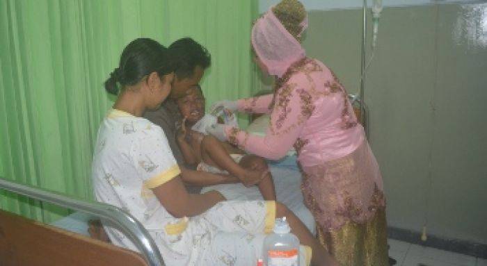 Peringati Hari Kartini, Dokter dan Perawat di RSNU Tuban Kenakan Kebaya