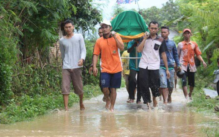 Banjir Terjang 4 Kecamatan di Tuban, Satu Tewas