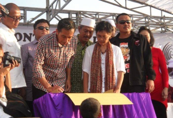 Sambangi Warga Korban Lumpur Lapindo, Jokowi Teken Kontrak Politik 