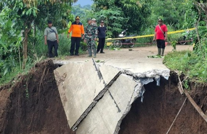 Longsor Terjadi 5 Titik di Tulungagung, Sejumlah Akses Jalan Terputus