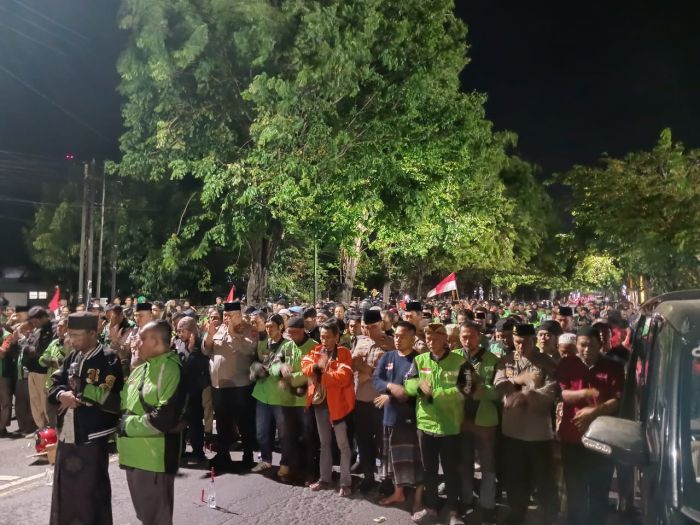 Driver Ojol Pasuruan Gelar Aksi Solidaritas Affan Kurniawan, Kapolres Sampaikan Permintaan Maaf Driver Ojol Pasuruan Gelar Aksi Solidaritas Affan Kurniawan, Kapolres Sampaikan Permintaan Maaf