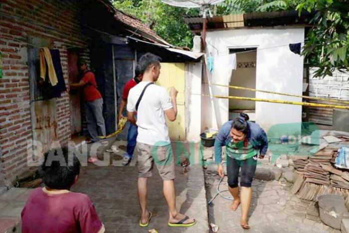 Sayat Perutnya Sendiri, Warga Besuki Situbondo Meninggal dengan Usus Terburai Sayat Perutnya Sendiri, Warga Besuki Situbondo Meninggal dengan Usus Terburai