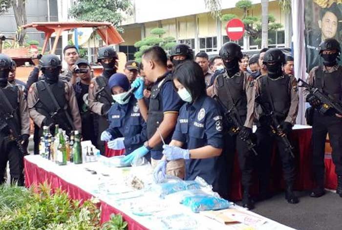 Polda Jatim Musnahkan 34 Kilogram Narkoba, Puluhan Ribu Pil PCC, dan Ribuan Botol Miras