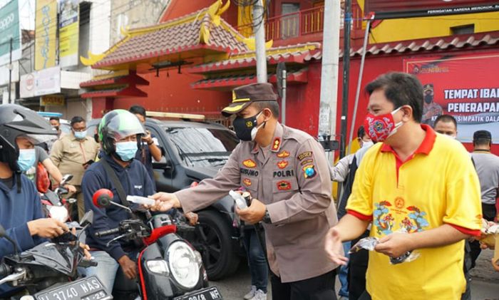 Hari Bhayangkara ke-75, Polresta Sidoarjo Gelar Aksi Simpatik Edukasi Prokes di Tempat Ibadah