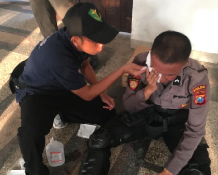 15 Polisi Terluka saat Pengamanan Demo, Ini Kata Humas Polrestabes Surabaya soal Pemukulan Wartawan