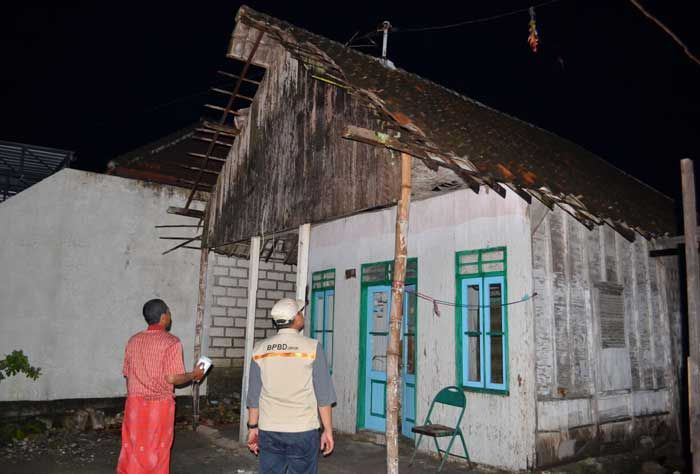 Puting Beliung Terjang Bungah Gresik, 6 Rumah Warga dan Sekolah Rusak