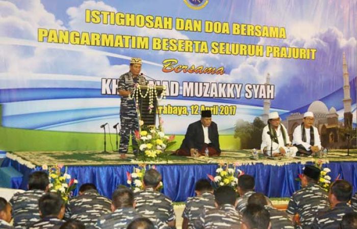 Pangarmatim Beserta Ribuan Prajurit Gelar Istighosah Bersama KH. Ahmad Muzzaky Syah