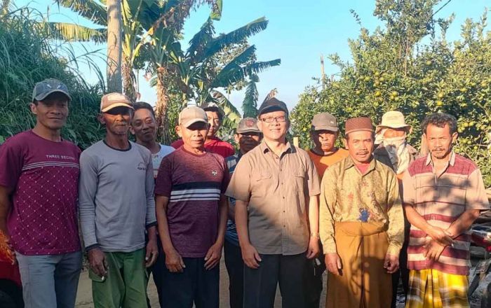 Tingkatkan Kesejahteraan Petani, Anggota Fraksi PKB DPRD Kota Batu Bagikan Ternak Gratis