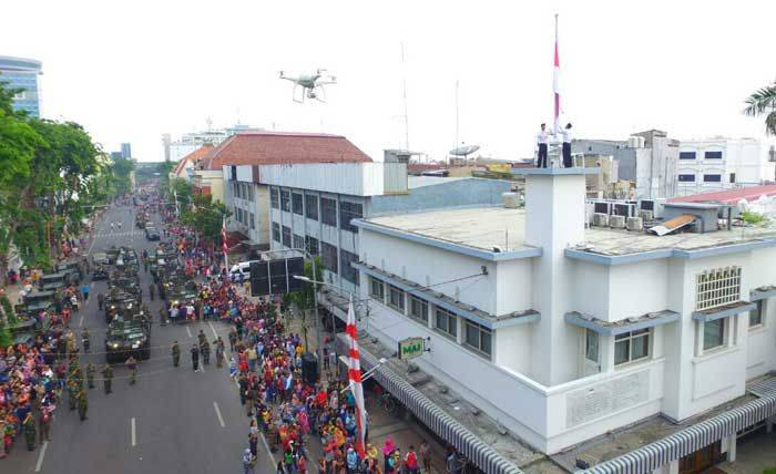 Parade Surabaya Juang 2016, Risma: Kita Harus Bisa Teruskan Perjuangan Pahlawan