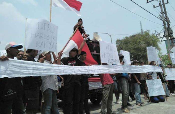 Warga Desa Plosoarung Lurug Kantor DPRD, Persoalkan Amburadulnya Pengelolaan Bumdes 