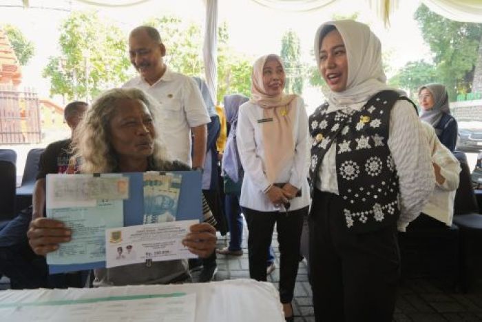 Pemkot Mojokerto Salurkan Bansos untuk Disabilitas dan Eks Trauma, Wali Kota: Ringankan Biaya Hidup