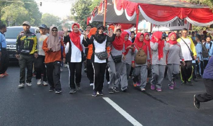 Jalan Sehat HUT Provinsi di Kota Pasuruan Meriah