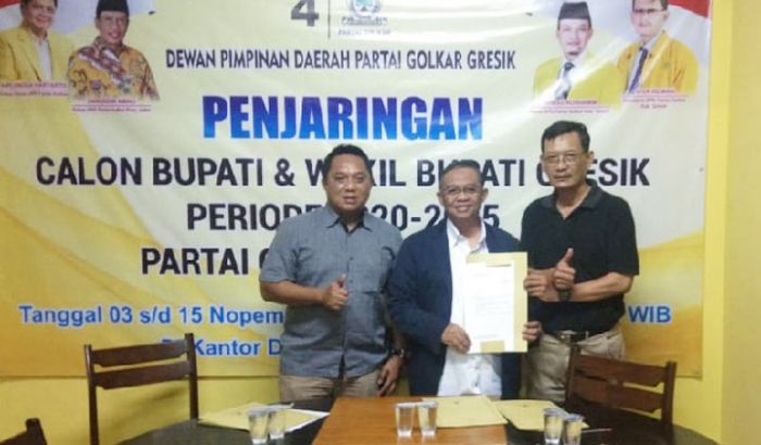 Mantan Kepala DPM-PTSP Gresik Ambil Formulir Bacabup di Golkar