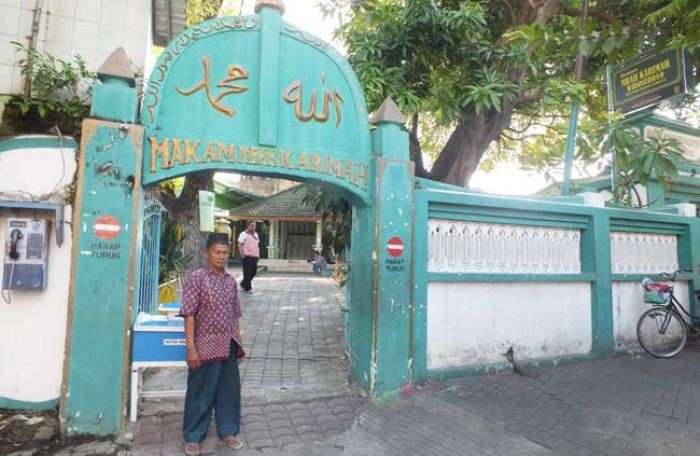 Menelusuri Jejak Kampung Religi di Surabaya (14): Sedekah Bumi di Makam Mbah Karimah