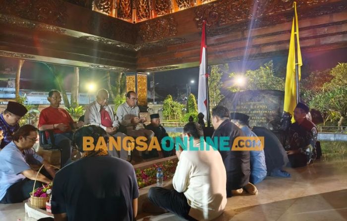 Ketua Dewan Kehormatan PA GMNI Ungkap Rasa Bangga saat Ziarah ke Makam Bung Karno Ketua Dewan Kehormatan PA GMNI Ungkap Rasa Bangga saat Ziarah ke Makam Bung Karno