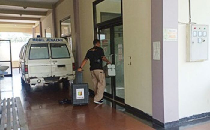 Pesta Miras, 8 Warga di Kecamatan Kademangan Dilaporkan Meninggal Dunia Pesta Miras, 8 Warga di Kecamatan Kademangan Dilaporkan Meninggal Dunia