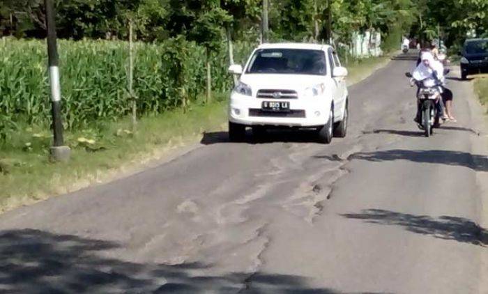 Jalan Poros Kecamatan Senori - Bangilan semakin Rusak Parah