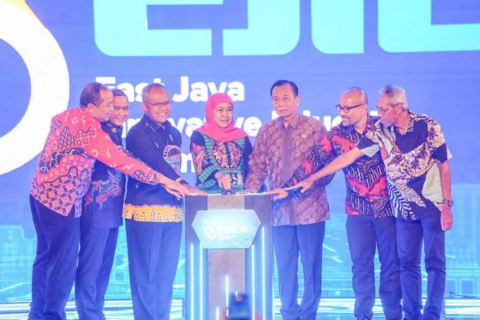 Gubernur Khofifah Beri Apresiasi Inovasi Terbaik Insan Pendidikan Jatim di Ajang EJIES 2025