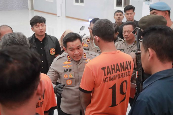 Polres Blitar Ungkap Kasus Jambret Spesialis Target Anak-Anak di Garum Polres Blitar Ungkap Kasus Jambret Spesialis Target Anak-Anak di Garum