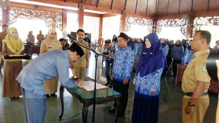 Pj Bupati Pamekasan Lantik 115 ASN Tenaga Kesehatan dan Penyuluh Pertanian