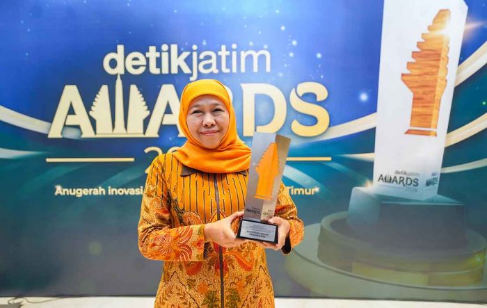 Sukses Majukan Desa, Khofifah Dianugerahi Penghargaan Figur Akselerator Kemajuan Jawa Timur