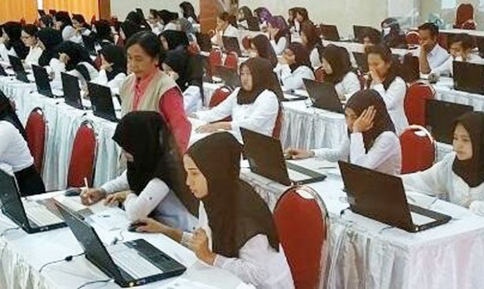 Ribuan Peserta CPNS dari Malang dan Pasuruan Ikuti Tes SKD di SMKN 2 Malang