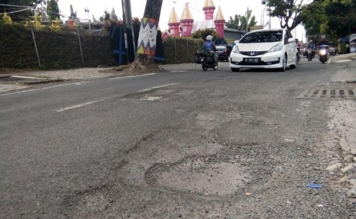 Banyak Jalan Berlubang, Komisi C Desak DPUPR Segera Lakukan Perbaikan