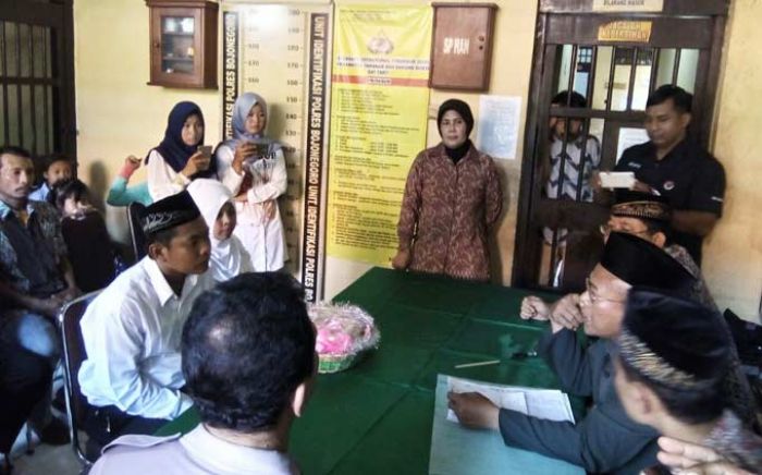 Narapidana Polres Bojonegoro Nikahkan Putrinya di depan Ruang Tahanan