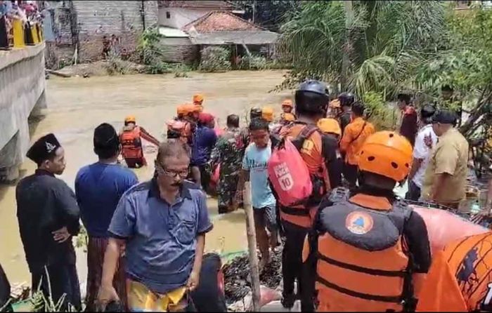 Banjir Bangkalan Telan Korban, Santri Hanyut Terseret Arus