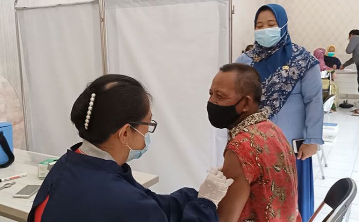 Lima Ribu Lansia di Kecamatan Pagu Jalani Vaksinasi Covid-19